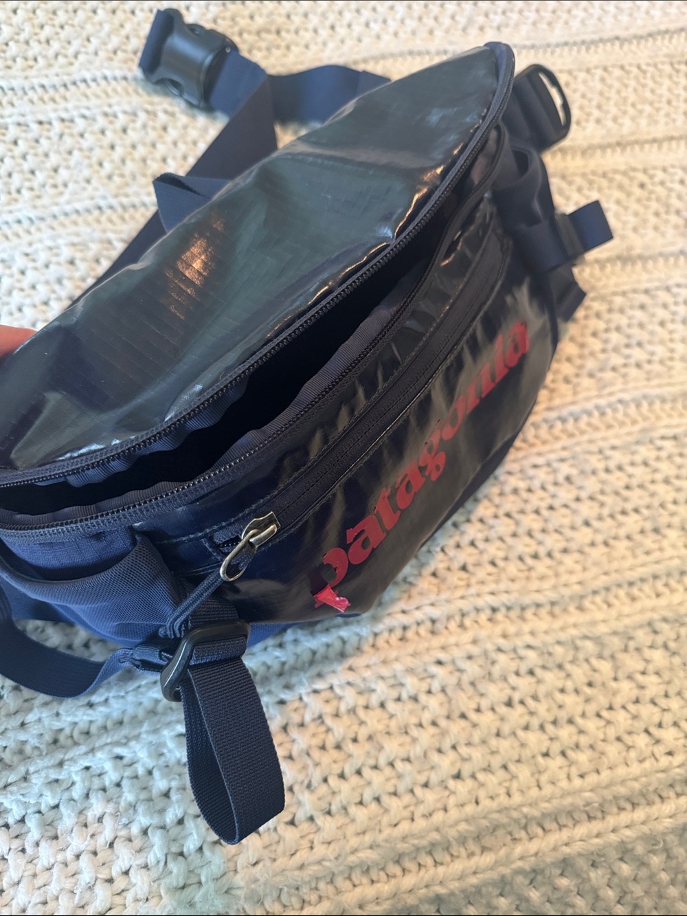 Patagonia Navy Belt Bag with Red Logo Patch - Picture 3 of 11